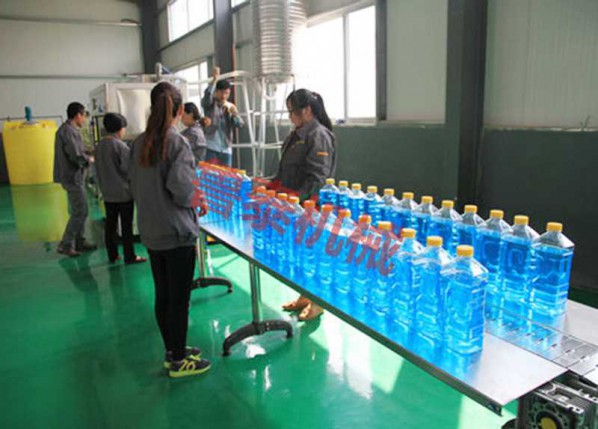 玻璃水生产现场